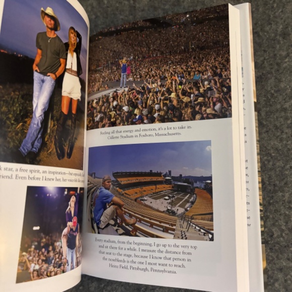 KENNY CHESNEY Heart Life Music SIGNED New Book - Picture 8 of 9